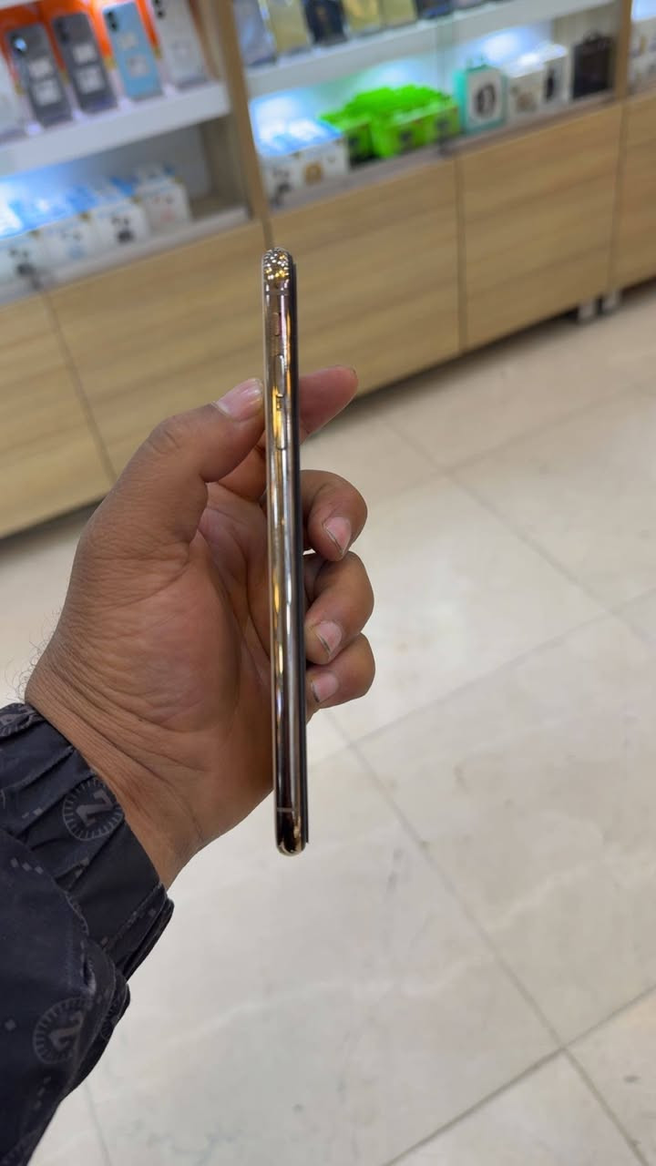 للبيع إيفون إكس إس ماكس ذاكرة 64بطارية 87 عربي شرق اوسط لوك الجهاز السعر خاص أو مراوس ***********
