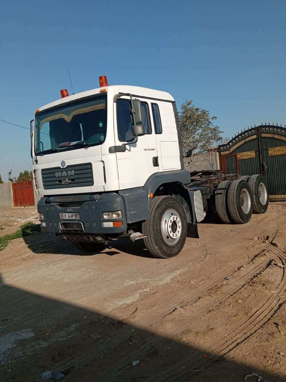 مان موديل 2008 
مكينه 460 بم ونزل لاتنقيص ولاتبخير
تخم تاير سياره جاهزه للعمل 
للاستفسار الاتصال على الارقام 
*********** 
***********
