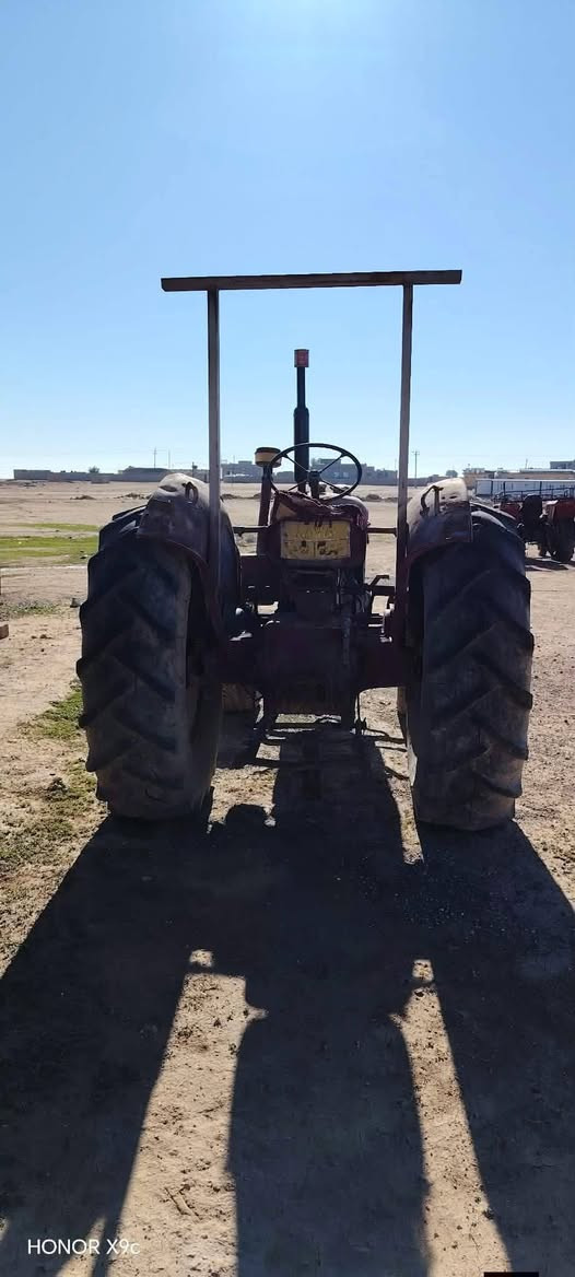 السلام عليكم 
مكلف بالنشر للبيع تركتر بولندر شغال جاهز شرط سلف مسجل رقم نينوى كير ومحرك واكسل شرط العنوان  الموصل ناحية القياره السعر ٣ مليون
للاستفسار اكثر الاتصال على الرقم ‏‪***********‬‏
