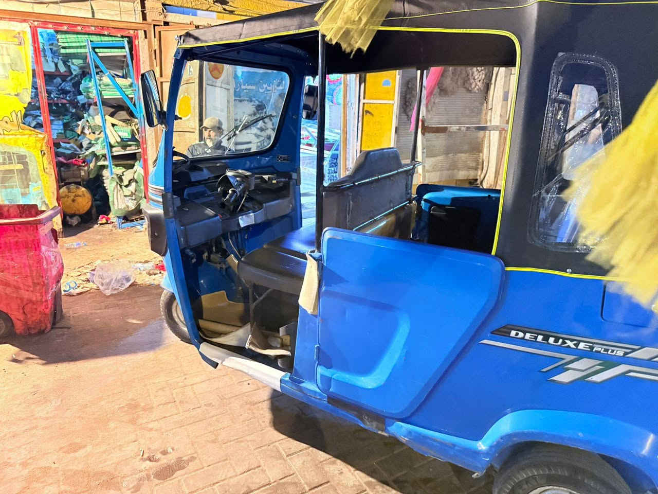 تكتك شوفت عينك نضافه  تكتك كامله  بيه بس نفخه اول ما شغل  بدون اي تنقيص تكتك ما ناقصه اي شي مووديل 22, رقم نكليزي سعر 7200 وبيه مجال لشراي رقمي ***********
