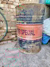 برميلين للبيع الحديد ب10 والبلاستك ب15 ثنيناتهن ب25 الرقم 07812752255