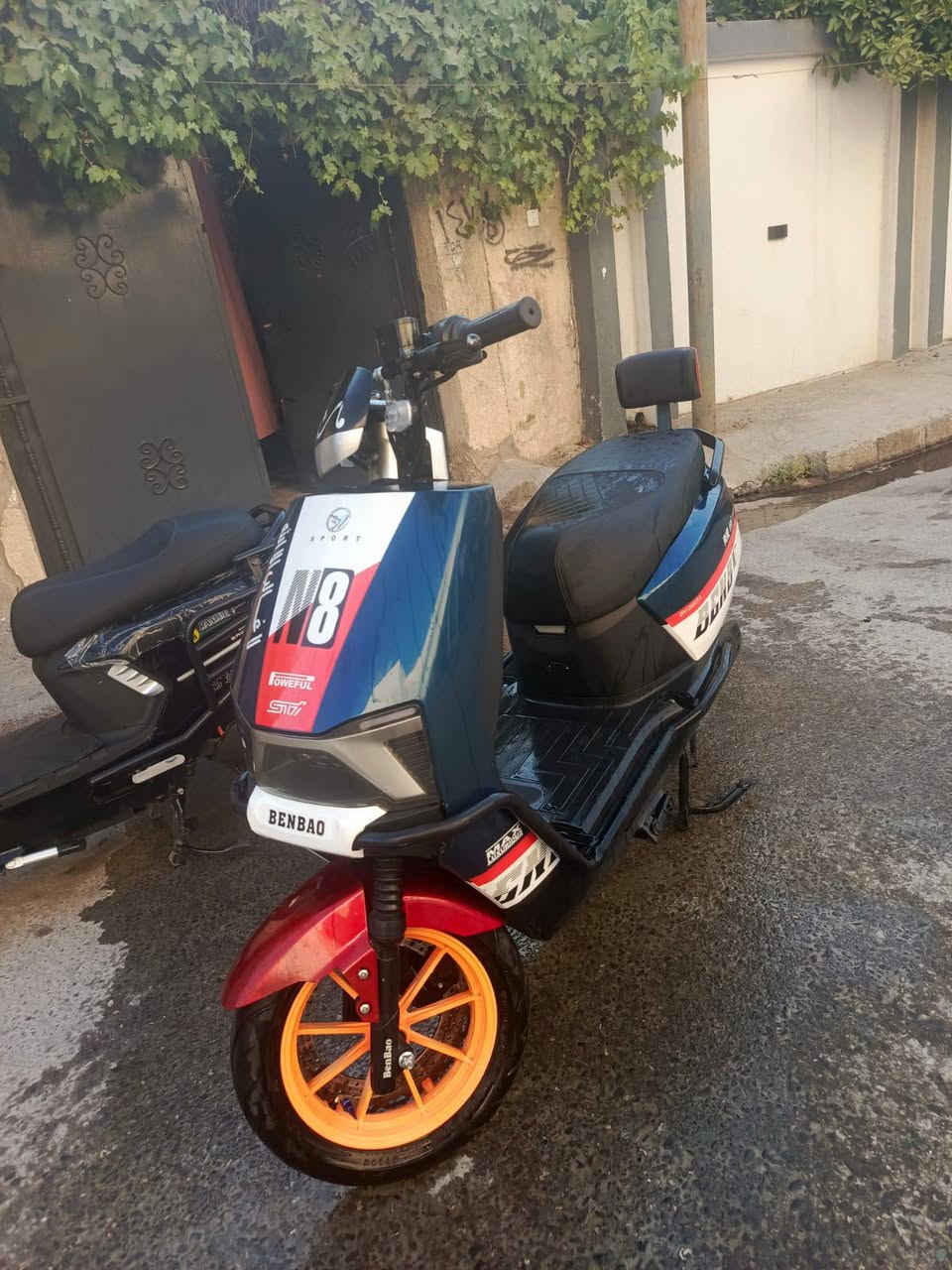 سلام عليكم 
دراجه شحن للبيع بطاريات شرط ع فحص ماطور نضيف 
السعر 700 الشاري يتصل مكانو ايمن وايسر 
تراي وين متريد  ***********
