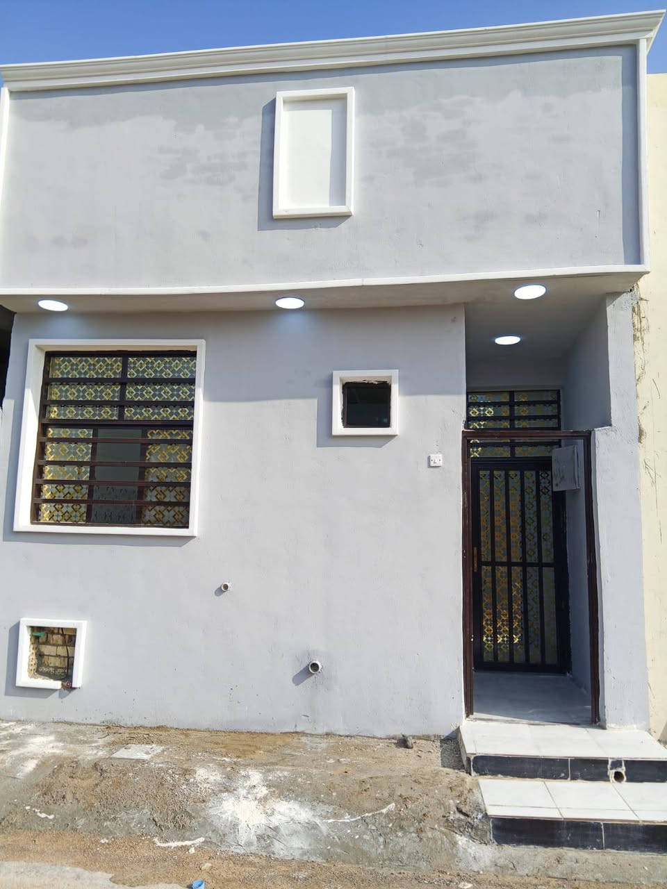 دار للبيع  50 م 🏡
✅ مشمول بقرار التطويب 

بسعر /20/ مليون مع المجال
موقع /نجف 🏡شارع الحولي مال المطار عمود/ 314 

البناء 🏡 
غرفه/صاله/مطبخ / صحيات خارجيه/مكشوفه
بناء مرتب/ اساس + سقف كونكريت + طابوك

ألخدمات 🏡 #بعد_عن_سوق_100م
ماء/كهرباء/مدارس/سوق/تبليط/مولد

***********
***********
***********
