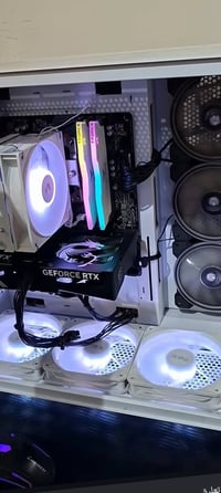 البيسي مشتغله يوم واحد فقط  بيها ضمان على الكارت الشاشه سنتين  وباقي ا...