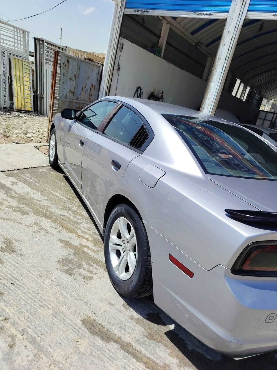 جارجر موديل 2014اصل رقم بصره بسمي سياره جاهزه كير محرك تبريد حداديه كامله حادثها جاملغ الامين  وبنيد والجاملغ الايسر وباب اني صبغتهن اثر جرد و الغود شواصي شرط الفحص السعر ١٣٠ الاتصال ***********
