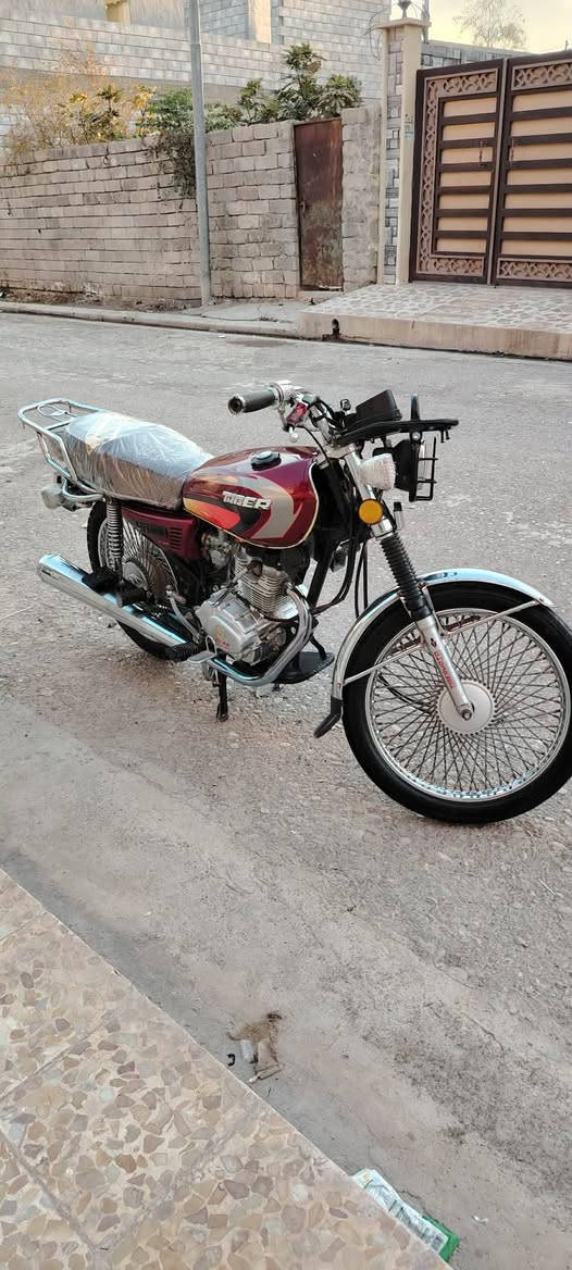 ماطور مرقم
مكاني حدباء 
***********
شراي يخابر ويدلل
