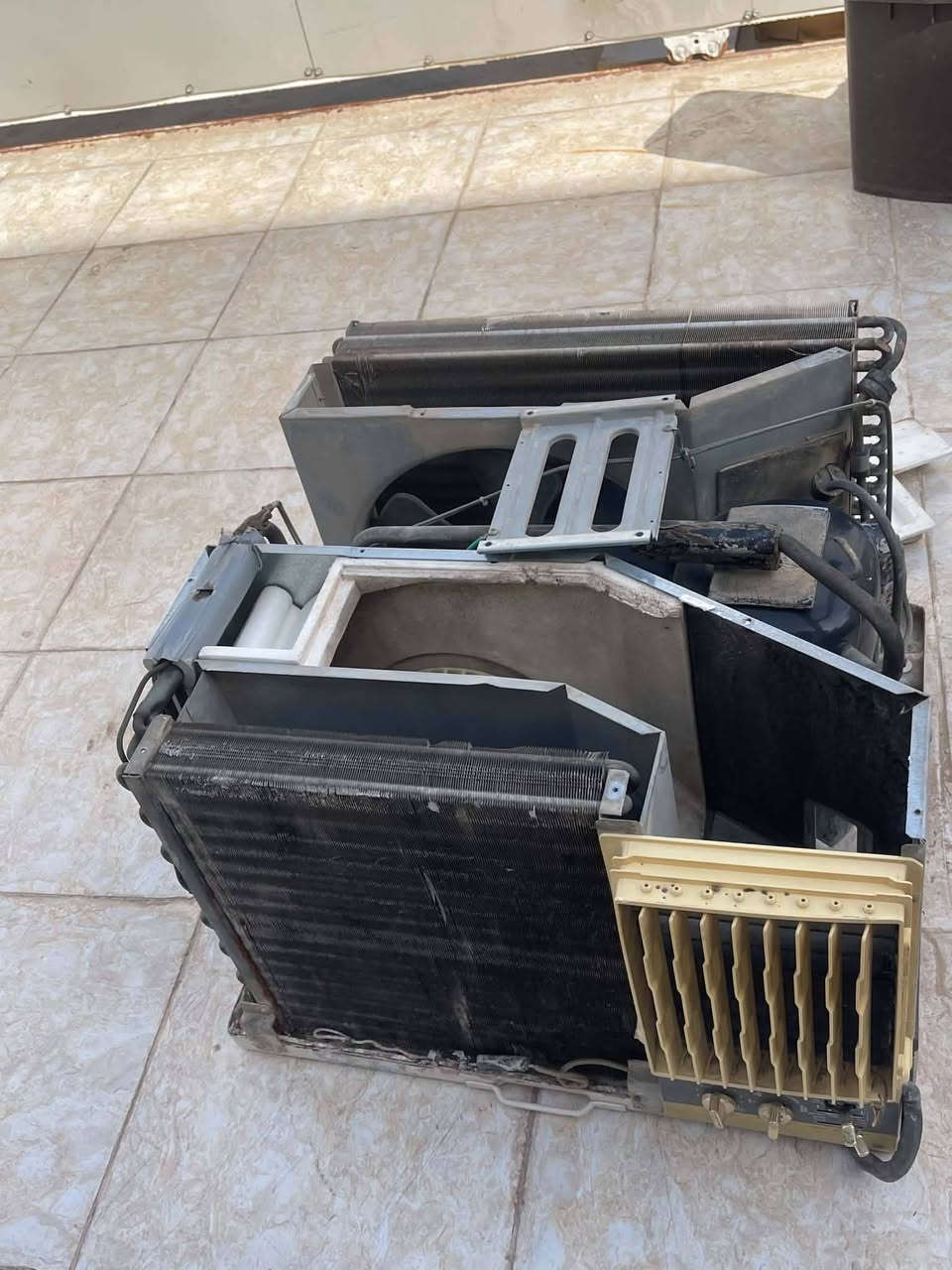 مكيف  جنرال الكويتي الاصلي
المكيف للبيع كلش نظيف والدفع مالته مو طبيعي كلش قووي وبارد 

للبيع مكاني  كربلاء مجمع الغدير السكني  سعره ٢٣٠ وبي مجال قليل ***********
