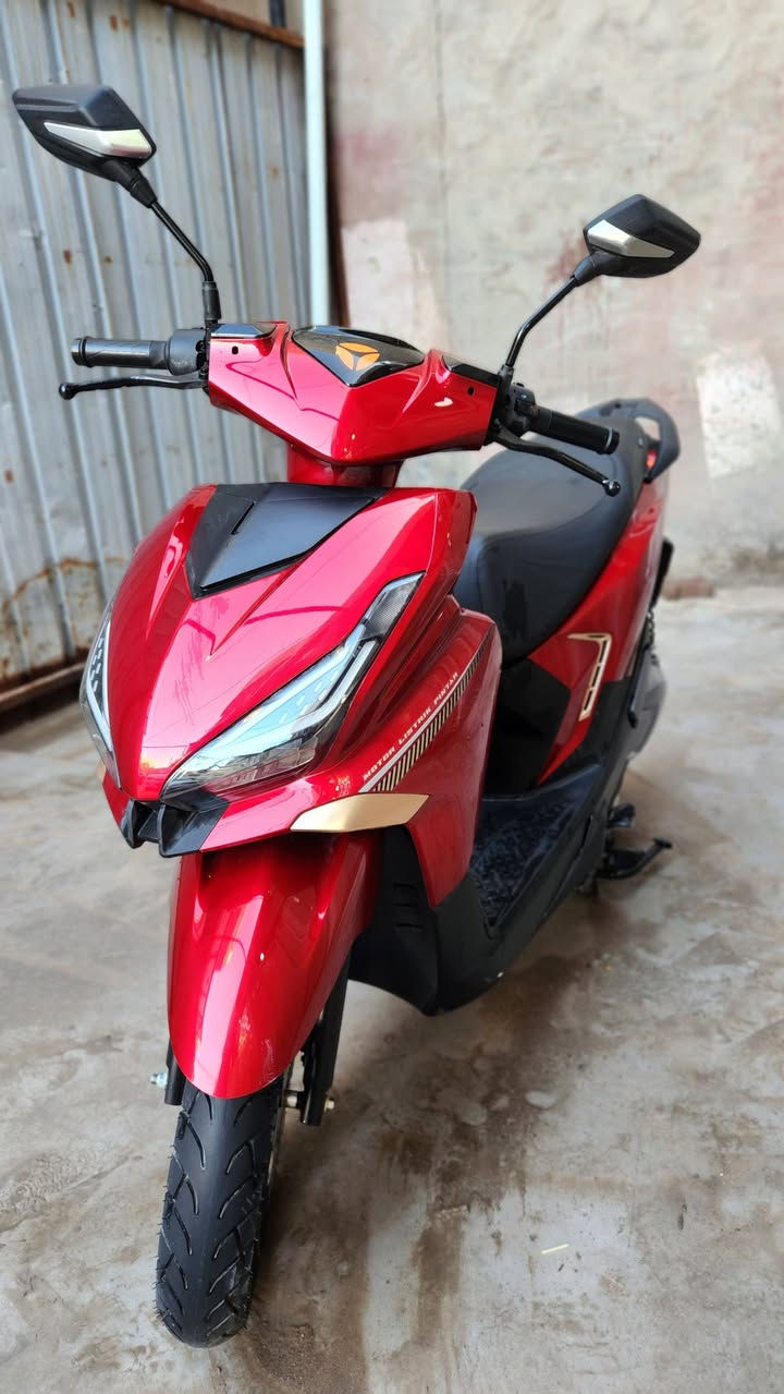 دراجة ياديا فيلاكس yadea velax شحن لون مميزن ماشيه الف و500 كيلو بطارية ليثيوم بقدرة 38 امبير تقطع مسافة 70 كيلو حسب الاستخدام وتدعم الشحن السريع + قدرة الملف من 2000 الى 2500 واط ، الدراجة مليانه مواصفات دبلات والطسة متحس بيها و قفل التاير بعد الايقاف والتشغيل عن بعد والتحكم عن طريق الموبايل وحماية ضد الماء بمعيار IPX7 يعني مطر او غسل ما عليها اي شي وتدعم الشحن عن طريق البريك عبر تقنية تحويل الطاقة، الدراجة من شركة معروفة عالميا واسئل عليها قبل لتشوفها صارلها شهر عدي وع ايدي والعقد باسمي والشراي ياخذها من البيت + ضمان الشركة 3 سنوات ع البطارية وسنتين ع العقل والملف والكهربائيات السعر مليون 800 قفل مكاني بغداد بوابة الكاضمية رقمي *********** متوفر واتساب
