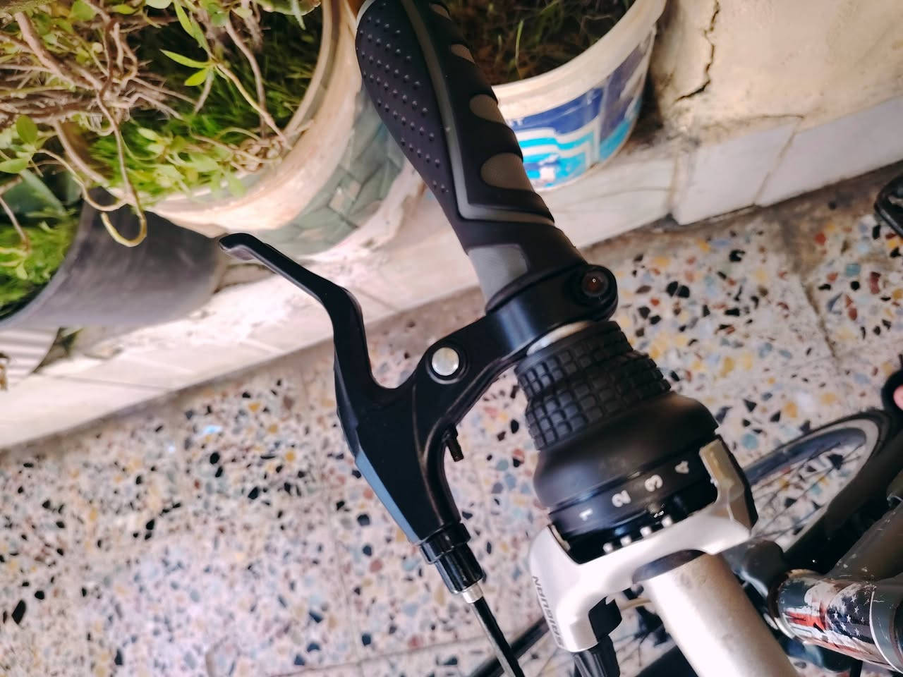 C700
حجم 28
سعر 60 ألف 
واتساب ***********
