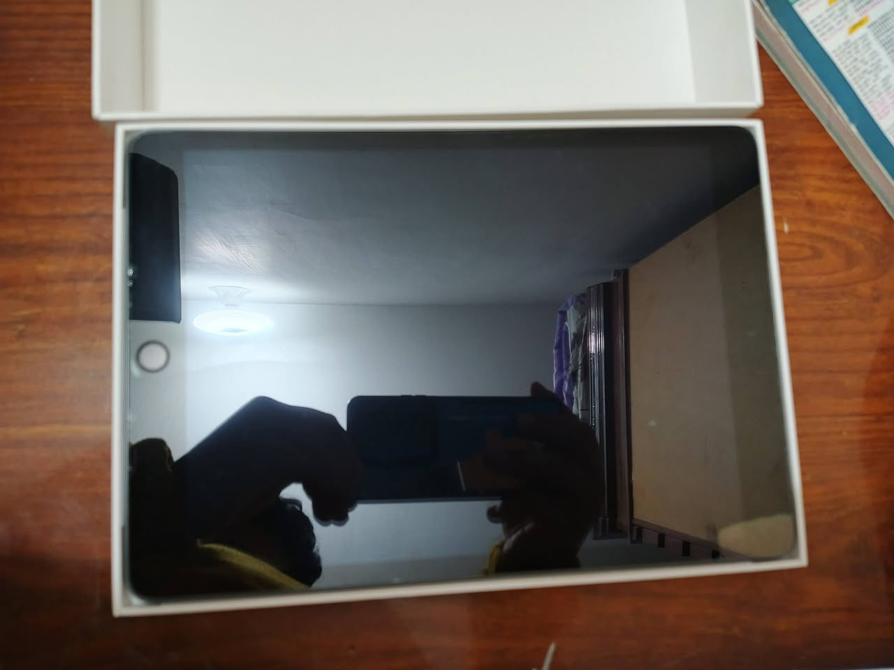 ايباد 9 للبيع
مستخدم مده الاستخدام شهرين جديد نظيف البطاريه 100 
الذاكره 64 مع كامل ملحقاته المكان حله قرب نزل سعد 
بيجو متوفر السعر 450وبي مجال ***********
