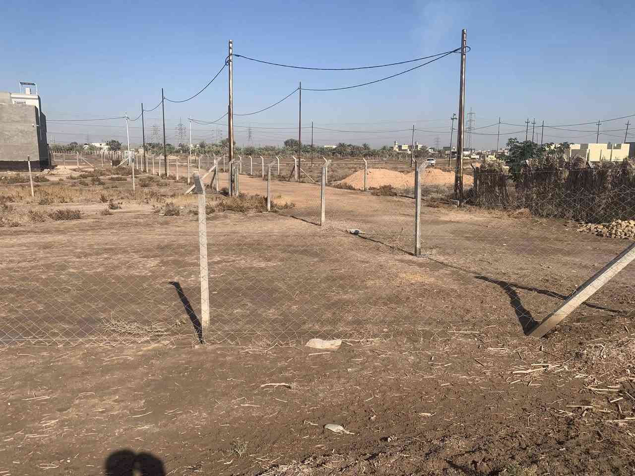 السلام عليكم قطع اراضي لل بيع المكان طريق حله كربلاء يبعد عن الشارع الرئيسي 300متر سند 25 لل الاستفسار الاتصال على الرقم ***********
