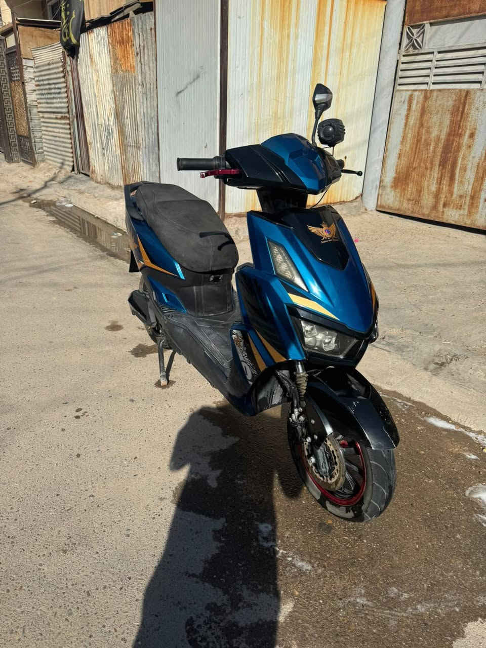 سكنس شحن للبيع
مثل ماموضح كدامك بيها ضربه بسيطه بالمازه بس مامأثره
بطاريات نص عمر دراجه بيها شلعه حلوه وتقفل 70 سرعه 
3نمر وللاستفسار اكثر عل رقم 
*********** 
مكاني بغداد الدوره ابو دشير
