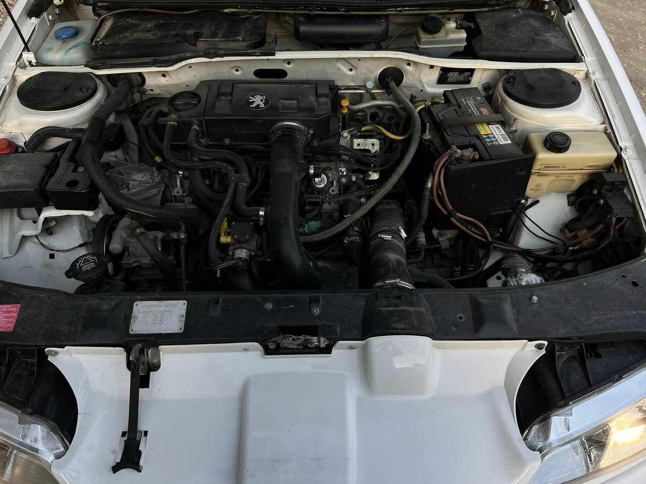 السلام عليكم بيجو بارس 2004 اصل فرنسي مو ايراني السياره كفاله من الحادث فقط بيها صبغ قليل ماشيه 84 محرك كير تبريد تخم تاير كهربائيات حدادية شرط تراي زيرو رقم بغداد بأسمي سنويه وهزه جديده السعر 64 وبيها مجال شي بسيط رجاءا اخوتي الي ما تعجبه لا يعلق ربي يرزقه الافضل منها لان السياره متعوب عليها وصناعه فرنسي رقم الهاتف ***********
