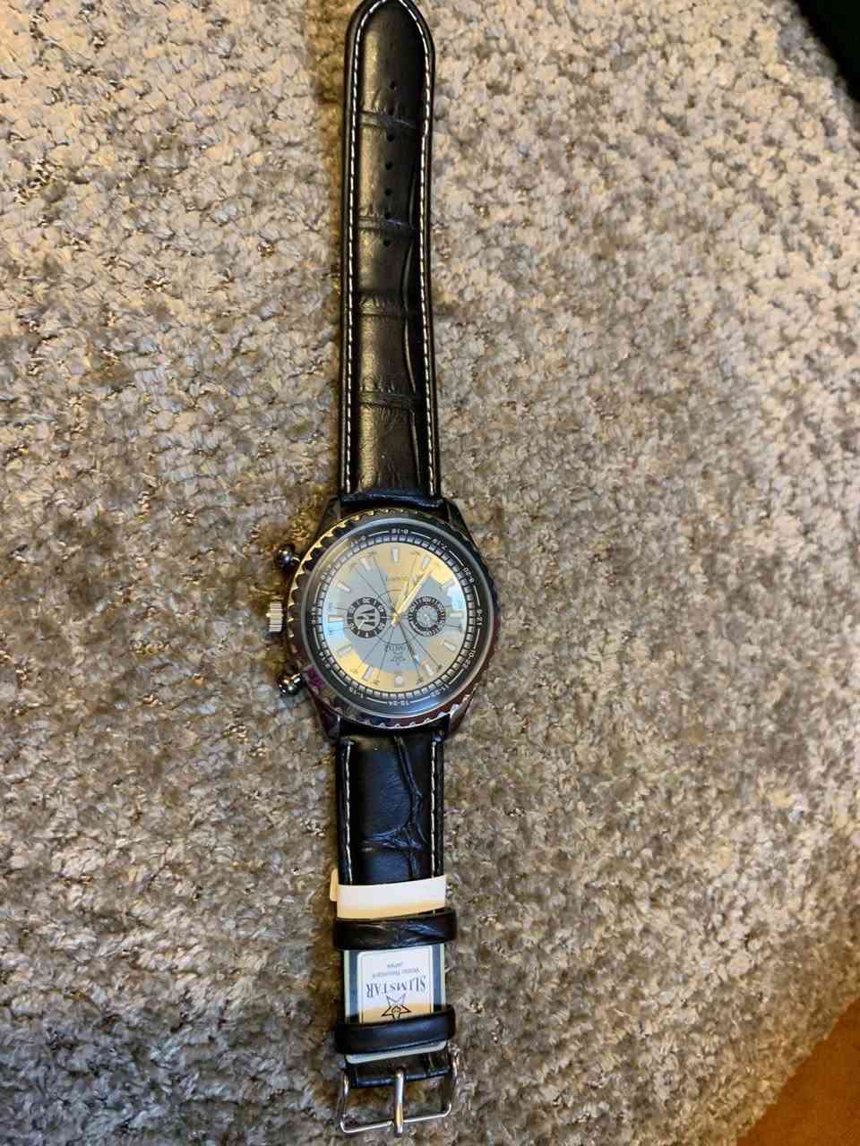 ساعات ماركه كل قطعه وسعره 
يوجد توصيل لكل المحافظات


**إذا كنت صاحب هذا الإعلان وتريد حذفه لأي سبب، رجاءا أرسل رسالة إلى الدعم الفني**