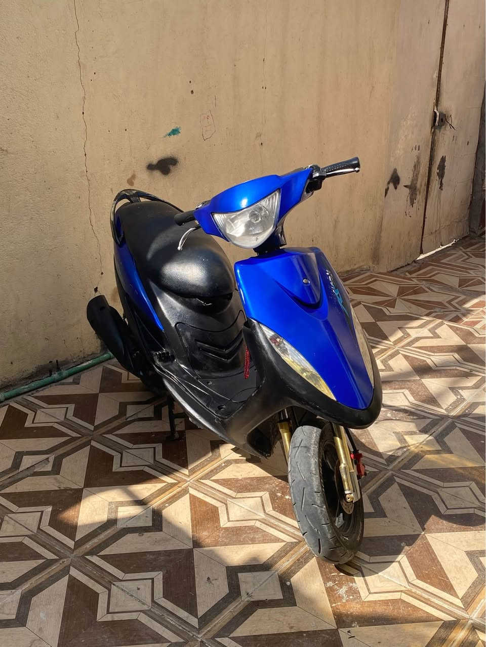 دراجة ماكس صارلي سبوع ماخذها والوصل عندي مكينه بلاد بس ولف مبدل ابغداد مو يمي مكينه بلاديه 49 مامبدل بيها شي كزوز وكابريته وكلها اصليات وكفر محتم كهرباىيات شغاله سلف يدور بس الباتري ضعيف الدراجه قفل سعرها650 رجائن بدون عمله  وصل موجود صارت علي875 ف ال مو شراي لا يتصل ***********
بصرة قبلة البصرة, العراق
