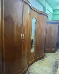 غرفة مستخدمه  ٥ ابواب طابقين ملحق  داخل والخارج صاج طبيعي  حلوة ومرتبة...