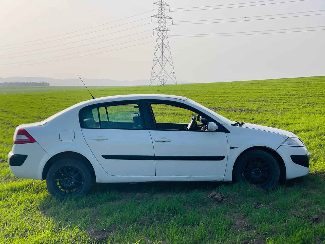 ڕینۆی میگان   2013 تۆماتیک گیرعادی جام کارەبا ئۆتۆ  سەنەوی   تا2027تازەیە
*********** واتس ئاپشی لەسەرە
