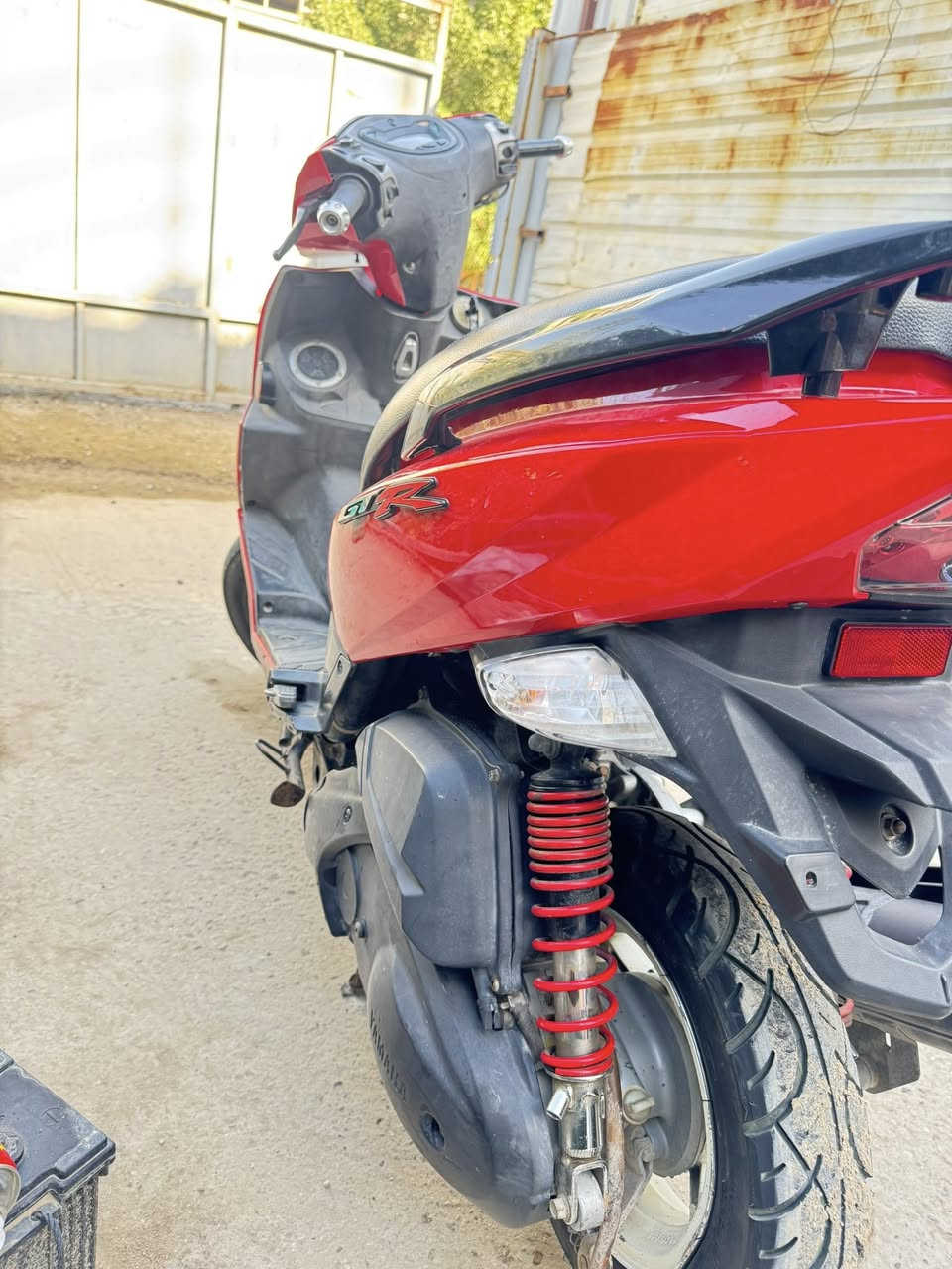 السلام عليكم
 للبيع دراجه GTR
 مفوووولة شلعة معدل 
خير من الله كلهة شغالة 
متصرف عليهة شي 
بيع او مراوس 
سعر ٧٠٠ وبيهة مجال بسيط
عنوان الغزالية الهياكل 

***********
