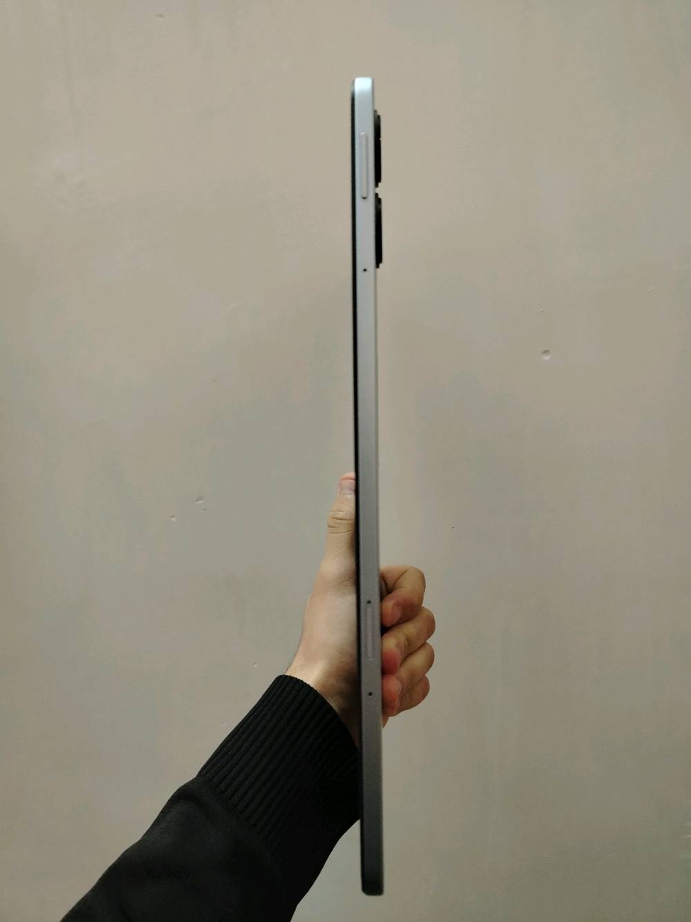 ريدمي باد برو بذاكره 256
بطاريه 10000 شاحن 45 واط
حجم 12.1 انج كلش حلو
نضيف غير داخل صيانه
عنوان ديوانيه وان شاء الله يوجد توصيل راسلني على الواتس اب 