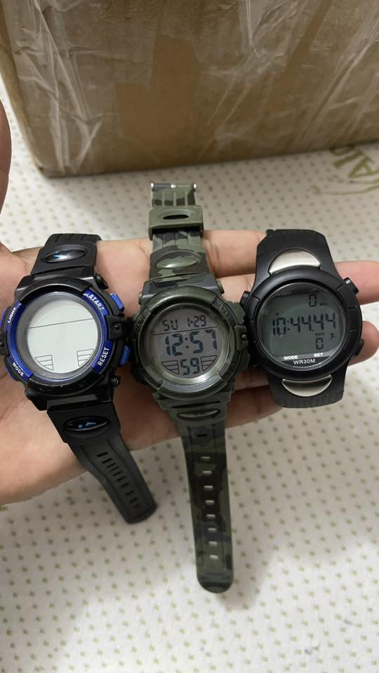 شلعه ساعات العدد 22 ساعه 
السعر القطعه 5 
السعر الكامل 115 مع توصيل 
ساعات باله كله شغال


**إذا كنت صاحب هذا الإعلان وتريد حذفه لأي سبب، رجاءا أرسل رسالة إلى الدعم الفني**