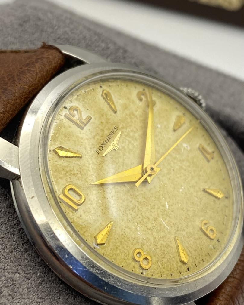 LONGINES 
مُعتقة 
نصب تكويك 
قطر ٣٥ 
السير و البوك مستبدل 
بالعلبة الاصلية


**إذا كنت صاحب هذا الإعلان وتريد حذفه لأي سبب، رجاءا أرسل رسالة إلى الدعم الفني**