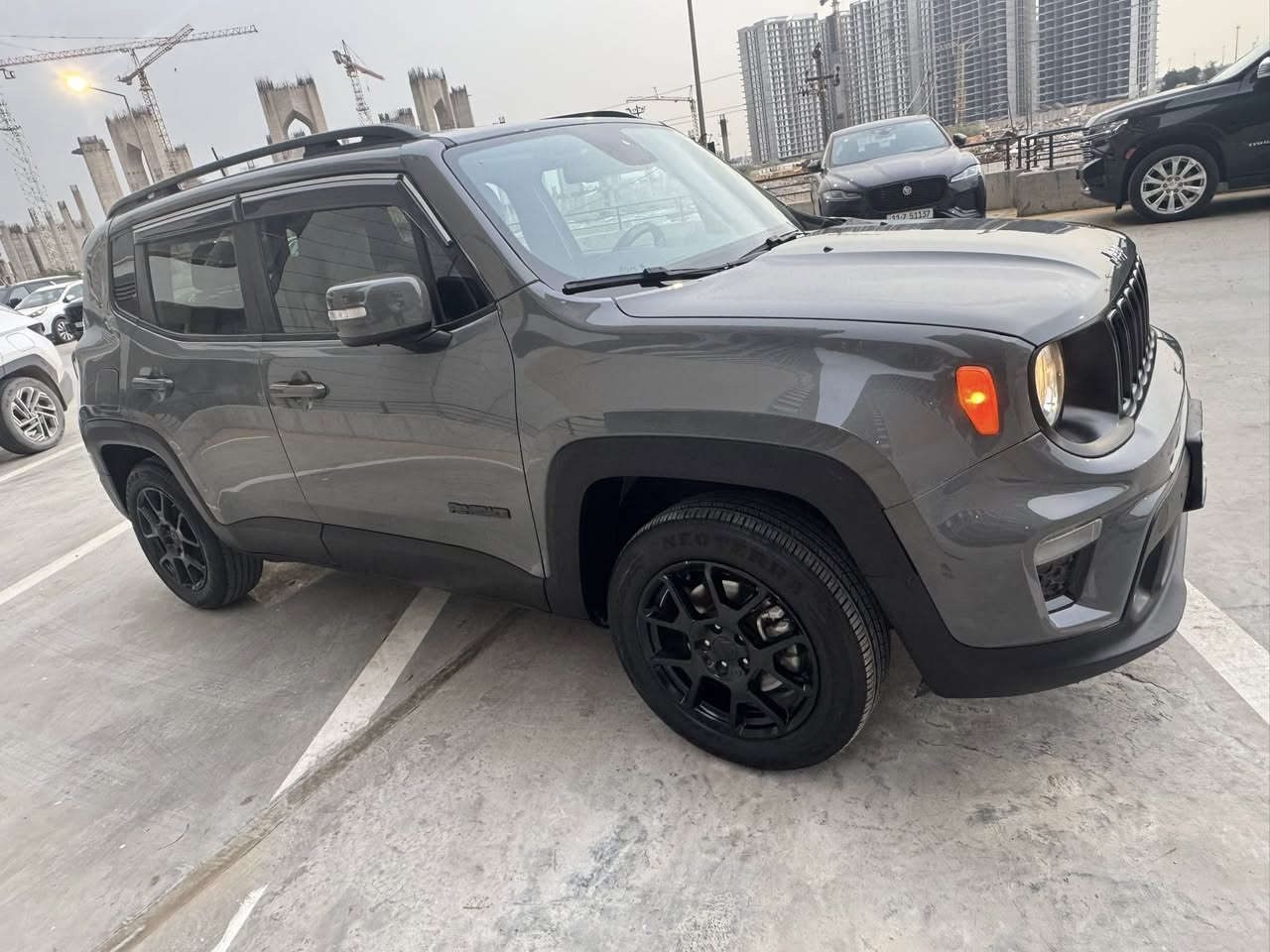 السلام عليكم ، للبيع جيب رينيجيد موديل 2020 فئة لاتتيود ، محرك 2400 دفع رباعي وتشغيل عن بعد ، ماشية 40 الف كيلو متر ،
تبديل قطعتين نفس اللون ( بنيد وجنطة)
قطعتين صبغ ( جاملغ امامي ايسر وجاملغ خلفي ايمن ) 
كير ومكينة وكهربائيات وصدر كله نظيف

السعر 12 الف دولار، للاستفسار الاتصال او مراسلة الرقم ***********
