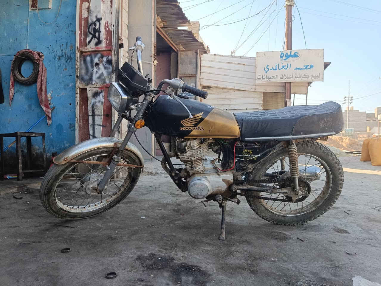 سلام عليكم دراجه اللبيع نضيفه والمكينه نامه أبرو قديم شديت جاملغ خلفي موجود والتانكي انصبغ اسود كلك السعر 160وبيه مجال مكاني حله قضاء القاسم التواصل عله هذه الرقم ***********
