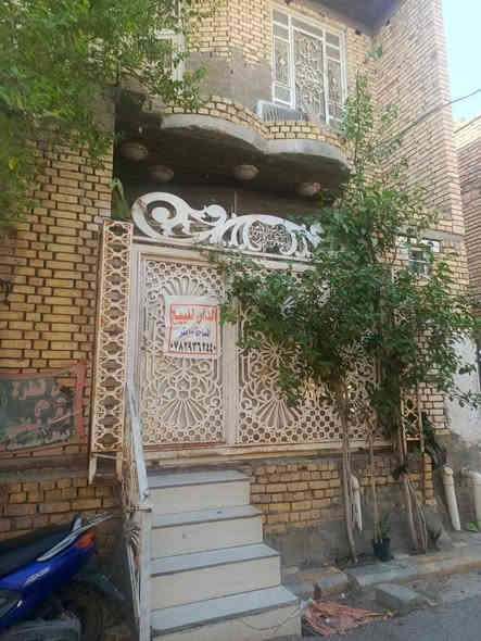 بيت للبيع بمركز المحافظه ١٠ دقايق انت بالحبوبي كااااافه الخدمات متوفره  طابو صرف بناء حديث ١٠٠ متر طابقين الطابق الاول استقبال وصاله ومطبخ وغرفه نوم وصحيات داخليه وخارجيه ومنور الطابق الثاني ٣ غرف صاله  وصحيات متوفره مدارس بعد امتار عن البيت ورضه  قرب جامع ابراهيم خليل يعني بنص الولايه السعر٢٢٥ قابل للتفاوض للإستفسار *********** واتساب ورصيد
