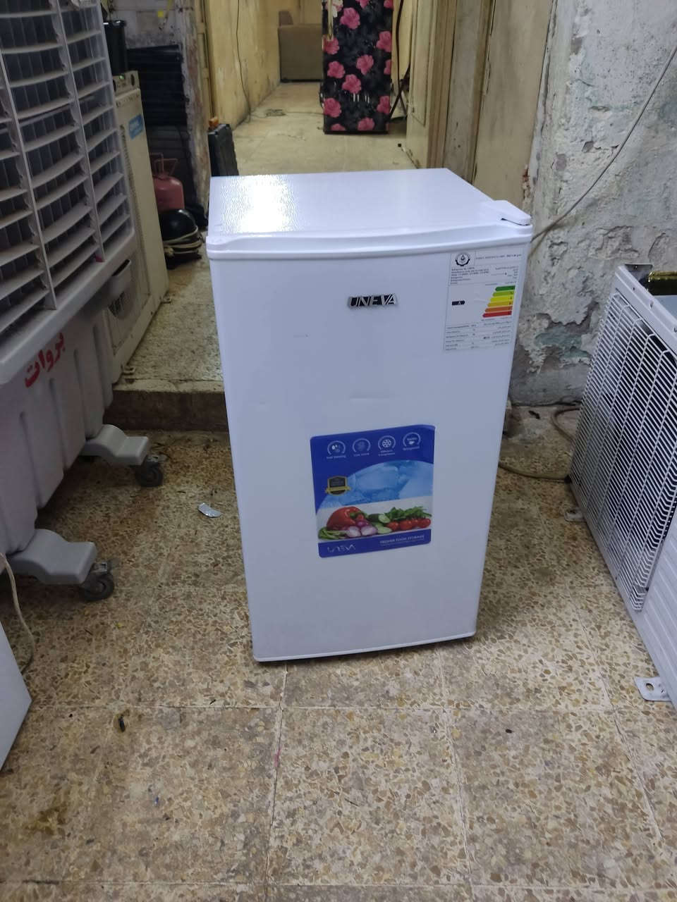 ثلاجه لبيع وضع شركه مستعمل 6اشهر  سعر 80 وبيه مجال ***********
***********
