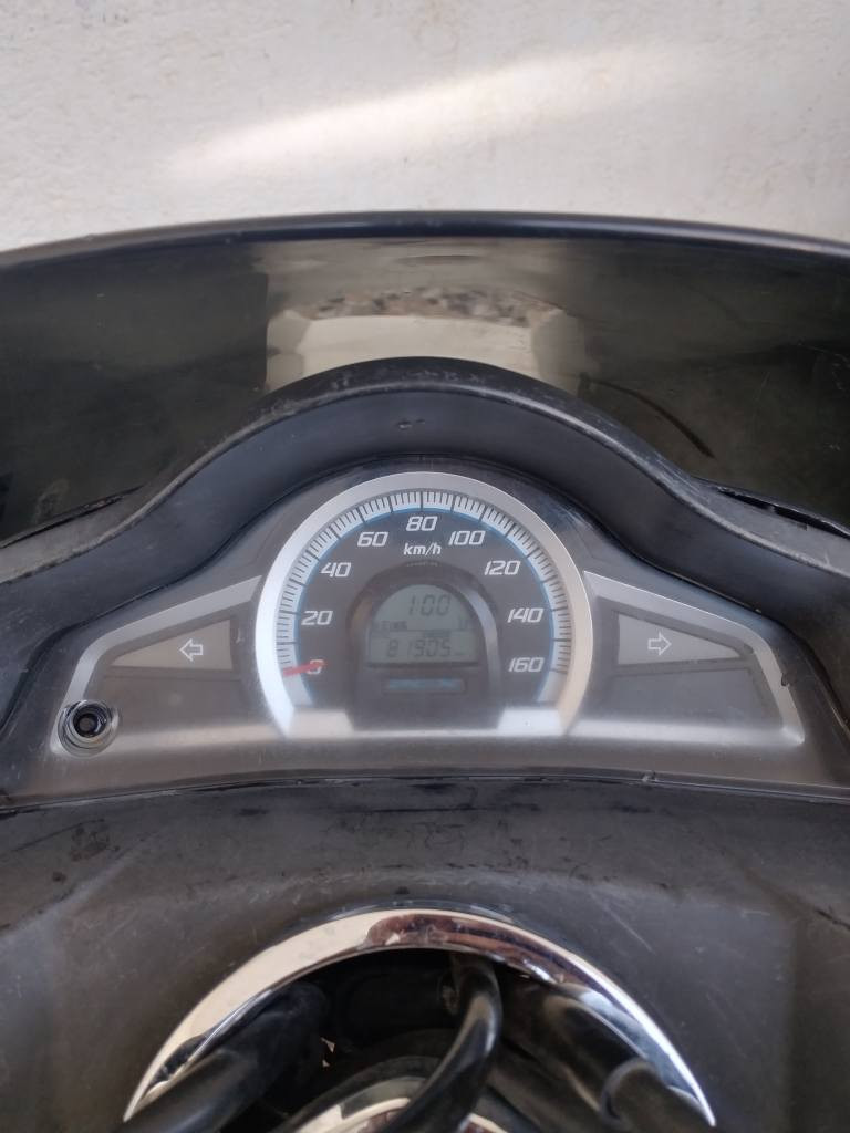 سلام عليكم 
اخوان pcx جيل ثاني 
حساس زداحام 
حساس ستان
دراجه مكفوله 
مكاني كوت 
***********
