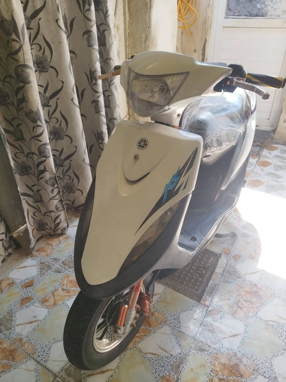 السلام عليكم دراجه ماكس مزوده للاخير تايرات نجمه يدات قطره مال دهن كزوزfmدراجه شلعه ومعدل خير من الله تجي وشوف بعينك فقط نقصه سلف كلوبات يشتغلن بس باتري هابط السعر500 التواصل على الرقم***********
