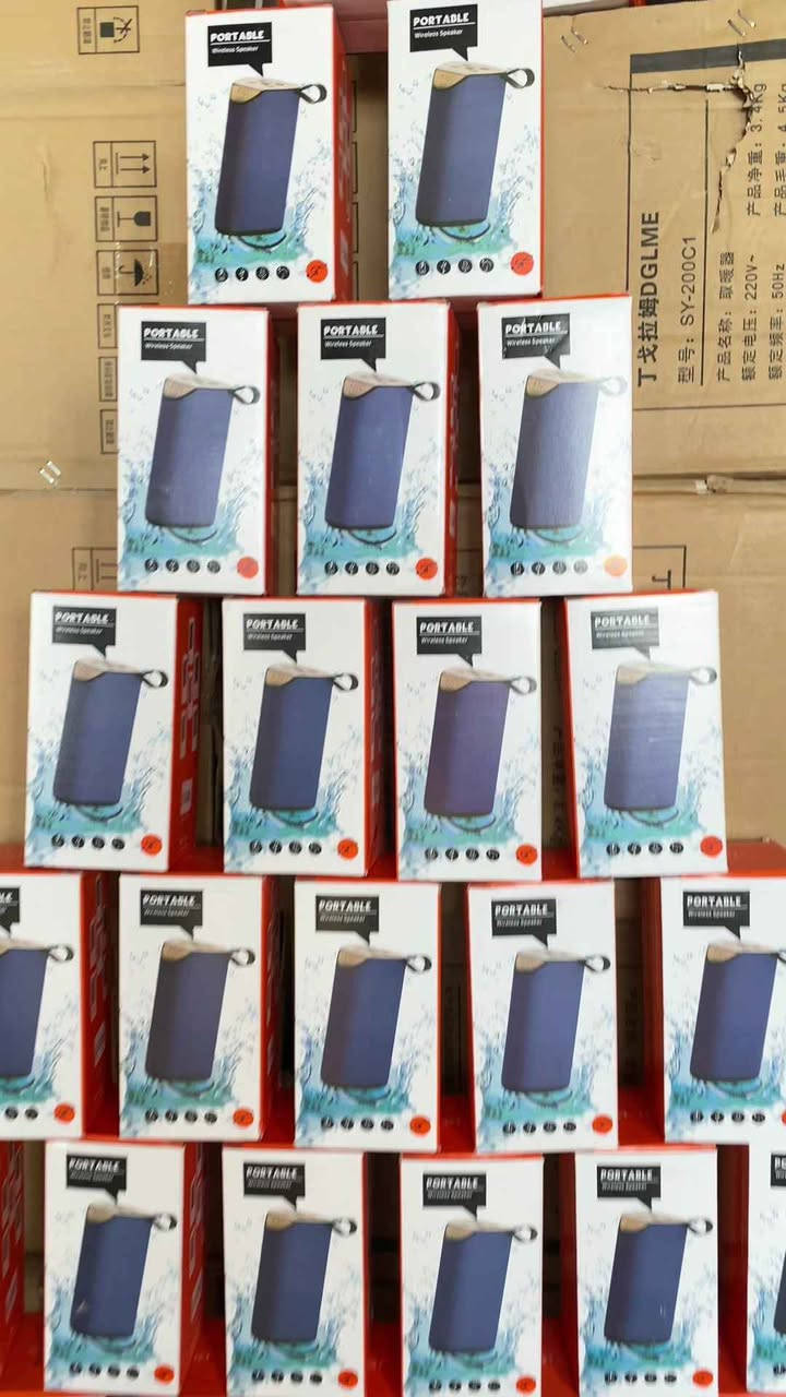 سبيكر بلوتوث محمول Extra Bass موديل Z-3282 (GT-111)
يوجد توصيل لجميع المحافظات 🇮🇶 
سعره 10 الاف 

سبيكر بلوتوث محمول بتصميم عملي مع ميزة Extra Bass، مناسب للاستخدام اليومي والاستماع من عدة مصادر تشغيل.

• يدعم الاتصال عبر البلوتوث حتى مسافة 10 متر

• يعمل عبر USB / كرت TF / راديو FM / مدخل Line in

• إمكانية الرد على المكالمات والتحكم بالموسيقى مباشرة من الأزرار

• يدعم خاصية TWS للربط بين سماعتين

• بطارية بسعة 1200mA للاستخدام من 2 إلى 4 ساعات

• قدرة إخراج 4Ω 5W ×2

• الموديل: Z-3282
• رقم المنتج: GT-111
• نوع الاتصال: Wireless (بلوتوث)
• مسافة الإرسال: 10 متر
• قدرة الإخراج: 4Ω 5W ×2
• وقت التشغيل: 2–4 ساعات
• وقت الشحن: 2–4 ساعات
• نسبة الإشارة إلى الضوضاء: ≥85dB
• نسبة التشويه: ≤0.5%
• سعة البطارية: 1200mA
• يدعم: Bluetooth / USB / TF Card / FM Radio / Line in / TWS بغداد, العراق


**إذا كنت صاحب هذا الإعلان وتريد حذفه لأي سبب، رجاءا أرسل رسالة إلى الدعم الفني**