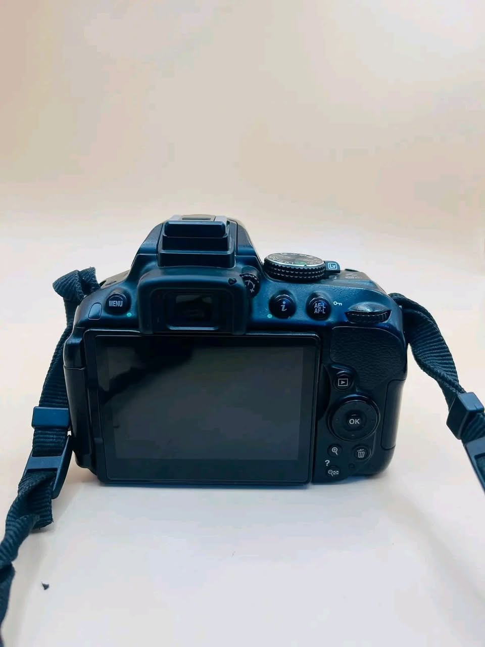 نيكون 5300D #للبيع استعمال شخصي 

الملحقات 
عدسة 55.18
شاحنة
بطاريه
جنطة
حزام كتف
نضافه 99 بالميه 
السعر 330 الف وبيها مجال بسيط 
متوفر شركات توصيل


**إذا كنت صاحب هذا الإعلان وتريد حذفه لأي سبب، رجاءا أرسل رسالة إلى الدعم الفني**