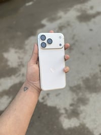 ايفون ١٧ برو ماكس • ٢٥٦ • بطارية ١٠٠٪