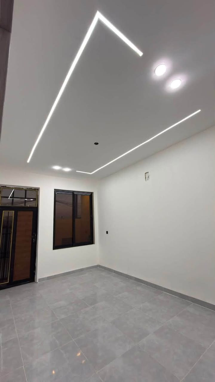 خمس غرف نوم اضلع منفصله 100 متر

حي الجهاد مربع الاساتذة خلف ٤ شوارع 🏠
يحتوي كل دار على مدخلين صاله 👇🏿

ومطبخ منور حمام 🛁 وغرفه نوم 😴 
في الطابق الأرضي 

الطابق الثاني 👍🫵

يحتوي على ثلاث غرف نوم 🛌 

وخدمات مشترك من ضمن الغرف سويت 

للاستفسار  الاتصال أو 
واتساب على الرقم ***********5 
مكتب حمورابي
