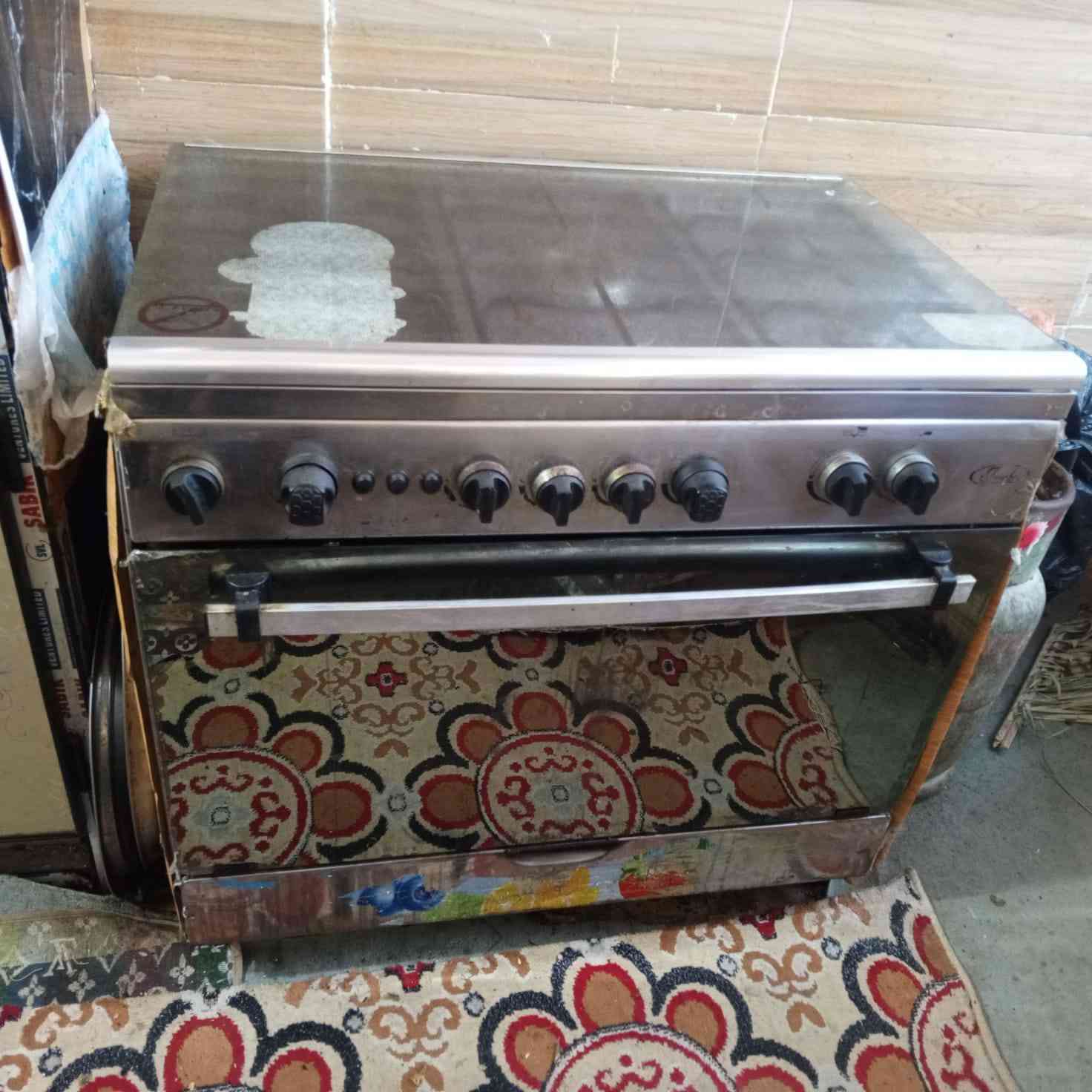 سلام عليكم طباخ نضيف للبيع للتصال السعر 150/ ***********
