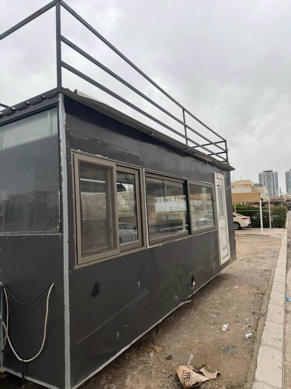 کەرەڤانە بۆ فرۆشتن درێژی ٦ مەتر پانی ٣ مەتر ١٩ گەڵا و مەجال *********** أربيل, العراق
