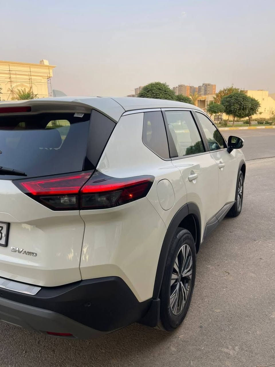 نيسان روج  مواصفات sv
الموديل /2023 ترقيم اربيل الدولي 
اللون /ابيض باسمي تحويل مباشر
محرك /3/1.5توربو 201حصانا 
السياره ماشية ٤١ الف ميل
السياره فول مواصفات عدا البانورما
تشغيل عن بعد بصمه تشغيل وابواب   كير ماوس لايت زينون حساسات جانبي 
حساسات خلفي  (تحديد مسار) ردار جانبي (نقطة عمياء) 
رادار خلفي (ااتحذير من الاصطدام) 
هاند بريك بصمه اوتو هولد 
اوتو ستارات 
شاشه ايباد ويل كروم 
تبريد لمس كشن سايق كهربائيّ 
تحكمات ستيرن كامره خلفيه
فور ويل AWD مدخل USP 
السيارة بعد بيها مواصفات صور الحادث موجودة 
السعر ١٨٠ ورقة وبيها حگ الجية  او اتصال ***********
