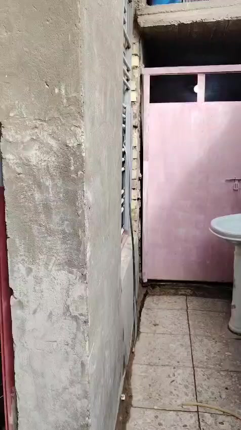 السلام عليكم بيت زراعي سند 17المساحه 100 متر واجهيه 7 نزال  14 الارضى رفت  رائاسه العبيدي قريب على كاع ابو علي الدراجي نقص بياض وستاره وبيتونه سعر 65 بي مجال رقم الهاتف ***********
