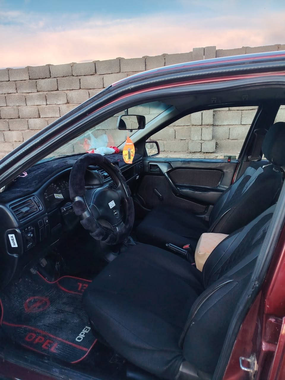 اوبل فيكترا 
موديل 1992
حجم 18 
كير شرط 
محرك شرط 
لا صرف ولا نفخ 
رقم نينوى انكليزي شرط التحويل 
لون ماروني 
صبغ جماليه بدون معجون 
دواير ما مصلحه 
ضوء داخلي شغال 
مسجل شغال بلوتوث AUX 
باتري جديد 
مكان السياره موصل زمار 
هـ اسيا ***********
هـ كورك ***********
