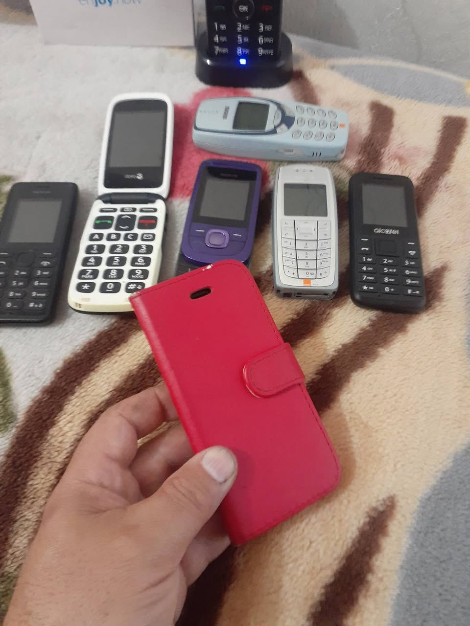 موبايلات   قديمة    وياهم   قطعة    اي فون   5C      فقط   شغلت   واحد   لان  بيه   شاحنة 
والباقيات   ماعندي   شاحنة    والله  مافحصتهم 
السعر    ١٣٠   الف   كلهم


**إذا كنت صاحب هذا الإعلان وتريد حذفه لأي سبب، رجاءا أرسل رسالة إلى الدعم الفني**