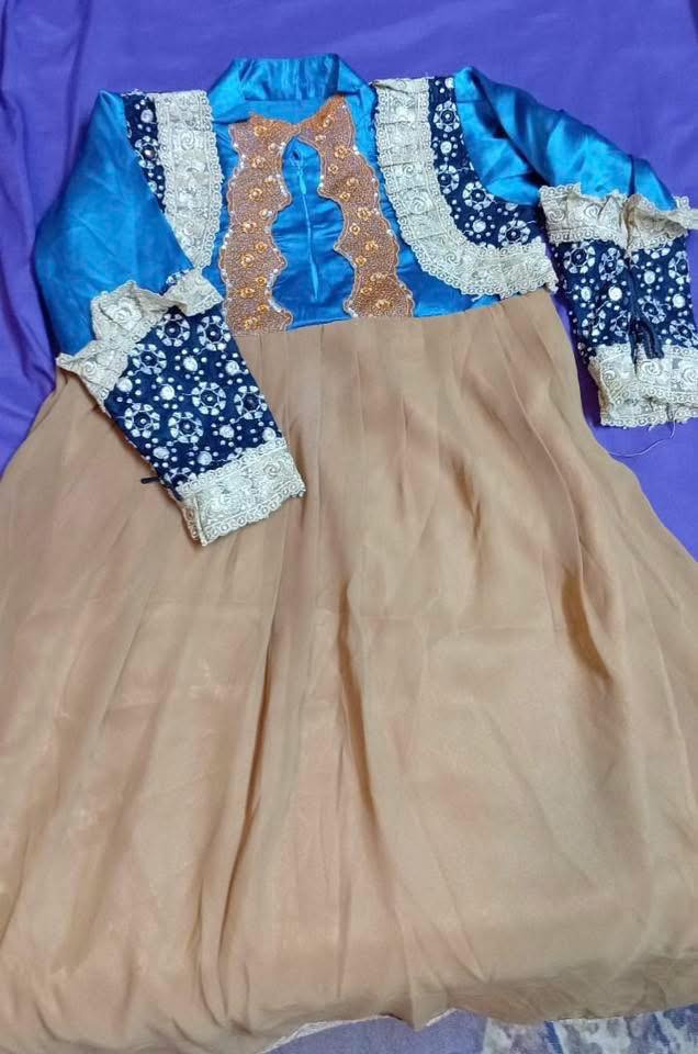 الفين دينار بس 
توصيل ماعندي ولا صور 
تعالي شوفي 
دشداشة ومخور اطفال بالةً كويتي بناتي من عمر 3 سنوات الى 9  بالفين دينار @إشارة


**إذا كنت صاحب هذا الإعلان وتريد حذفه لأي سبب، رجاءا أرسل رسالة إلى الدعم الفني**