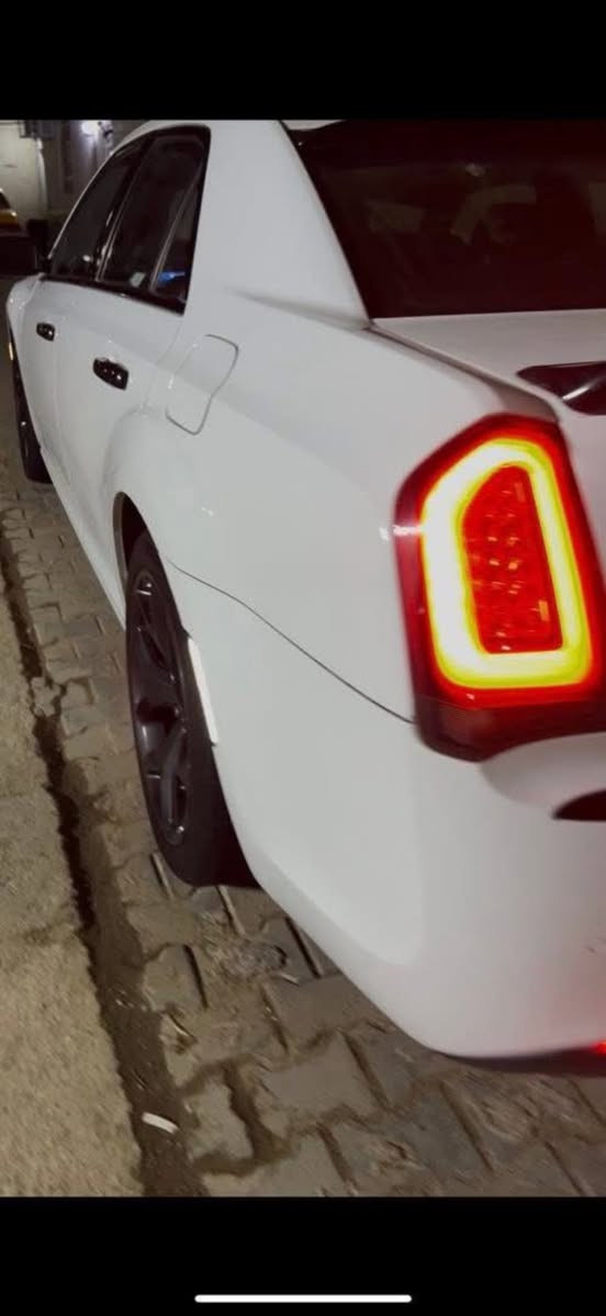 كلايسلر اوباما 2021 اصل. S
S فول عده الفتحه
وارد كندي 🇨🇦 
تو ويل
محرك 3600/V6
السياره كارتون
بجم عريض
جاهزه اي نقص مابيها شرط
الضرر الجاملغ الامامي 
مبدل نفس الون اصلي
بدون ايرباك
رقم بغداد الانگليزي
تخم تاير جديد
رقم الهاتف ☎️ 
***********
