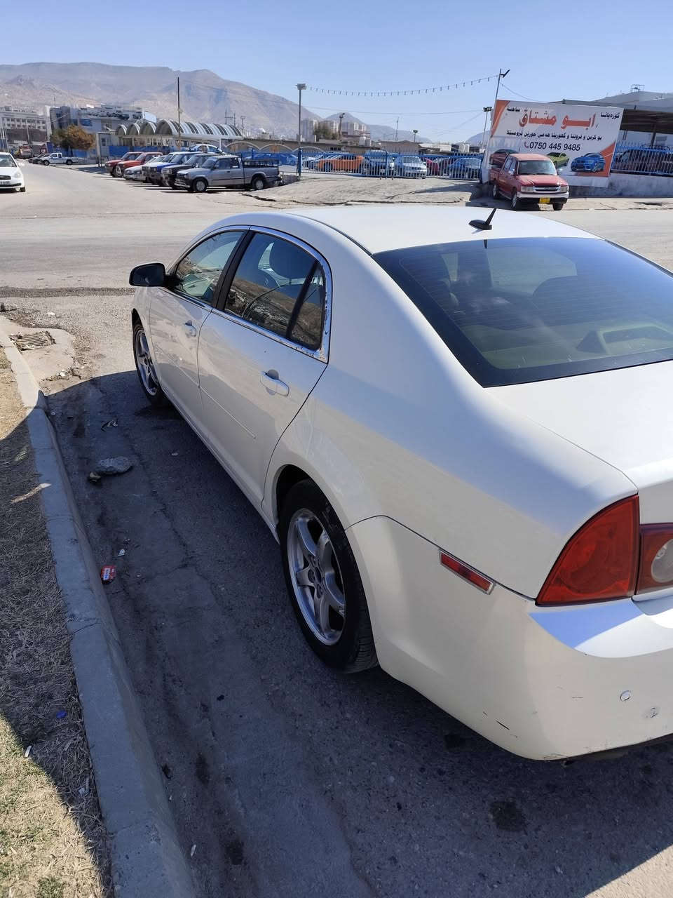 السلام عليكم للبيع 4سلندر فول عدا فتحه سقف سعر 78سياره في دهوك رقم موبايل ***********
