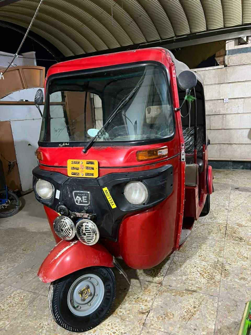 تكتك 18 شهر5.  رقم ونسويه نكليزي كلشي ما معمر بس دوس باقي كفاله ي نقص ما بيه كبل لشارع سعره 5ونص وبيه شي قليل*********** مكان محموديه
