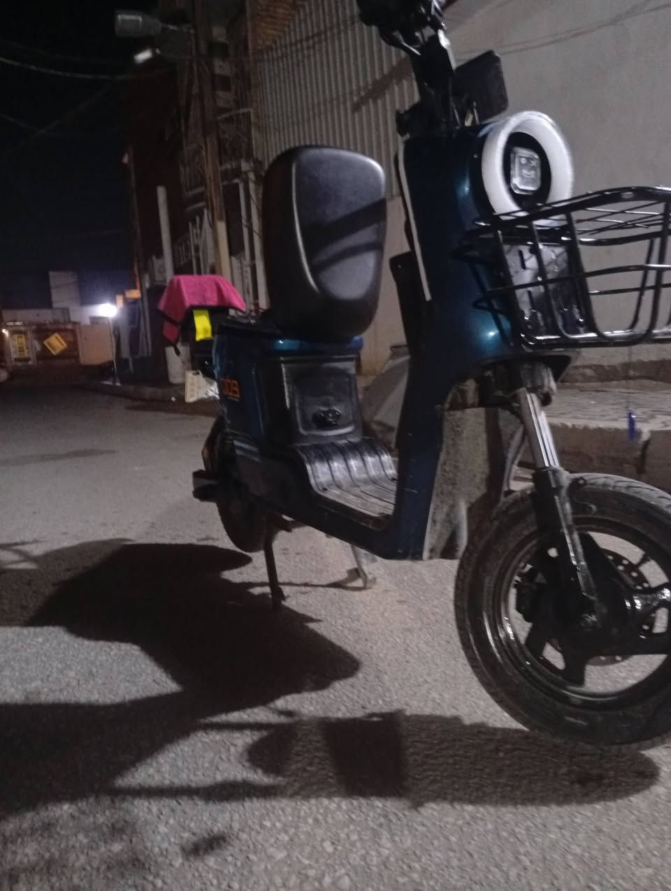 سلام عليكم  بيسكل جديد 009 حسن نوعيه جديد مستخدم19يوم عوزه بس جملق امامي ملف 1000 عقل بلد بطاريات مزودات طالج حجم كبير اربع سرع اشاير دبل سعر خاص لستفسار هذه رقم وتساب ***********
