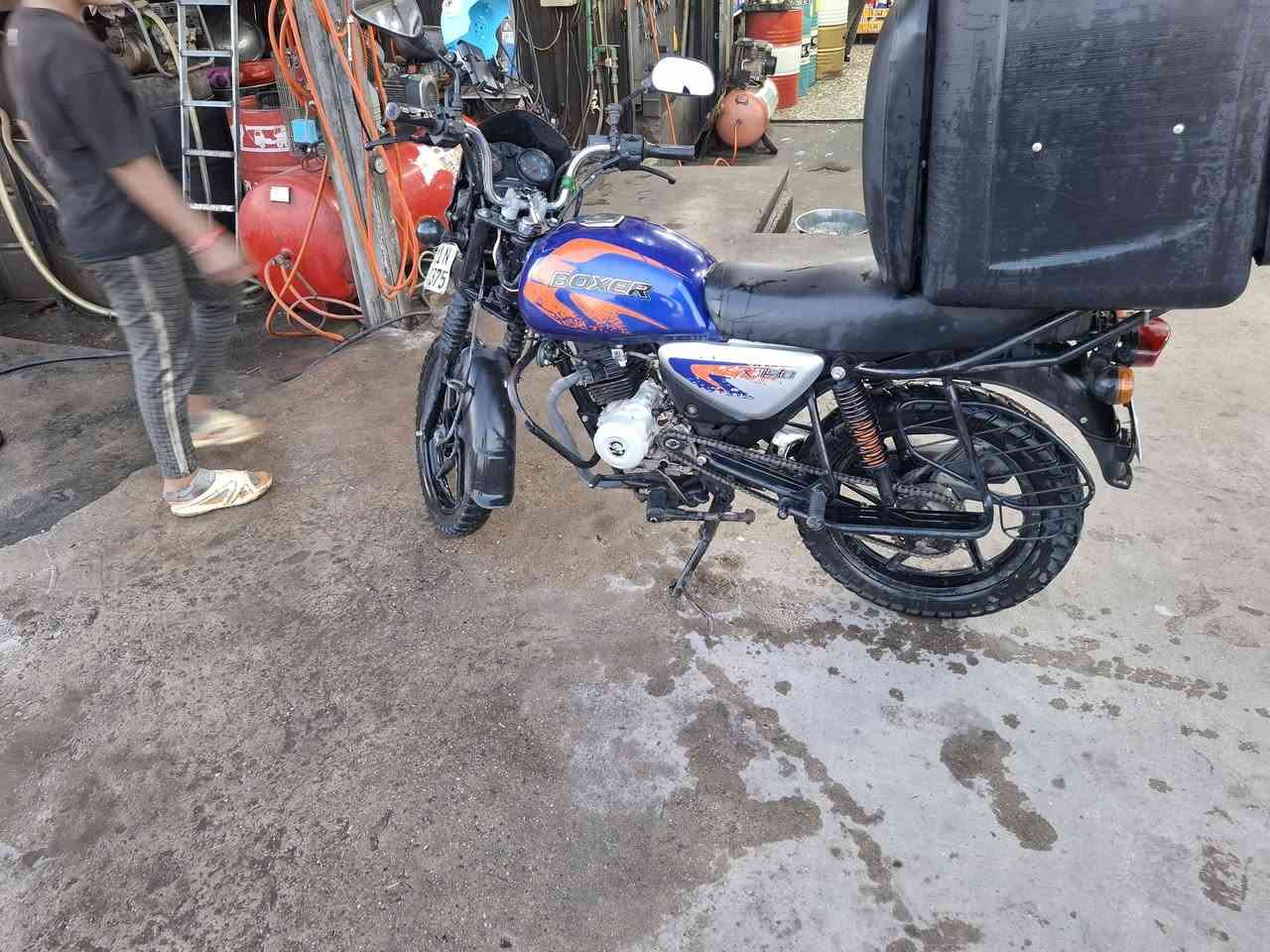 للبيع للبيع موديل ٢٠٢٣ دراجه مرقم كامله ونضيفه كهربايات كامله فقط دكمت السلف طكت بيدي الدراجه وحش الشارع السعر ٢٧٠٠ للتواصل واتساب *********** ولفيس مفتوح
