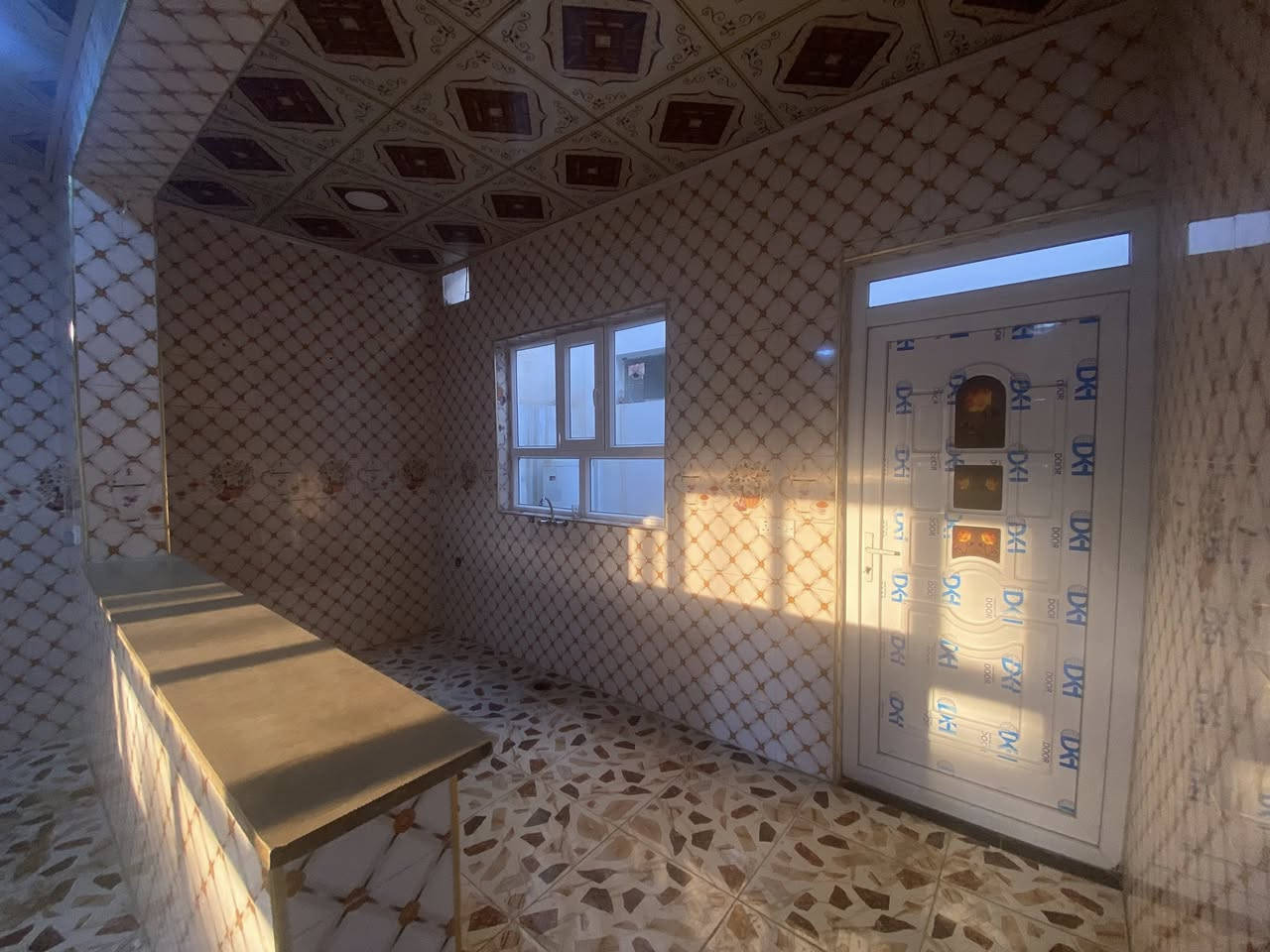 متوفر بيت له يجار في مجمع طيبة بيت نضيف مساحة225 متراً تواصل معنا على الواتساب ***********
