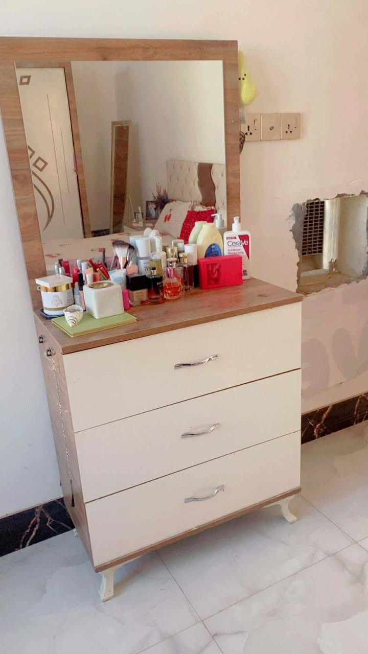 غرفه تركي 6قطع نضيف جدا ب425
كاونتر تسكام نضيف ب525
مكان حله جبله 
اليعنده غراض او غرف نوم انشرهن للبيع والي نسبه بسيطه يتفضل خاص


**إذا كنت صاحب هذا الإعلان وتريد حذفه لأي سبب، رجاءا أرسل رسالة إلى الدعم الفني**