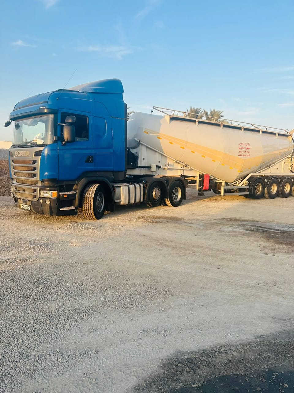 سلام عليكم سكانية موديل 2016 سنكل امامي دوار مكينه خطين حجم 450 R اوتماتيك كامره وحساس وريتايدر وثلاجه مربوطه سايلو طارق حجي موديل 2021  اربع محاور  رقم سليمانية تحويل مباشر تخم تاير راس وعربانه سياره كفاله عامه العنوان بغداد السياحي ***********
